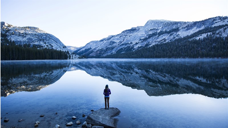 A women looking towards the mountains