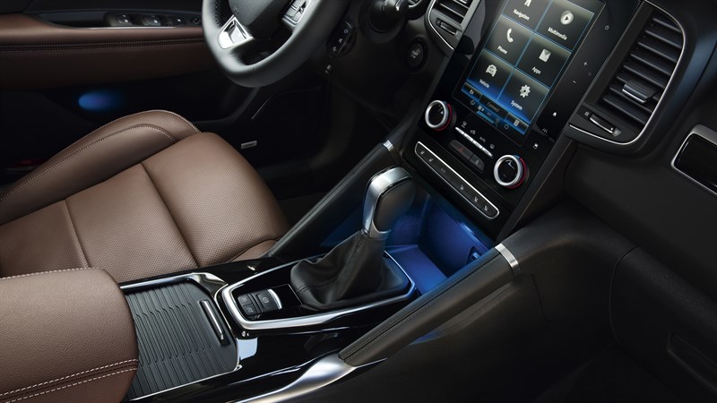 سيارة رينو كوليوس من الداخل الأمامي