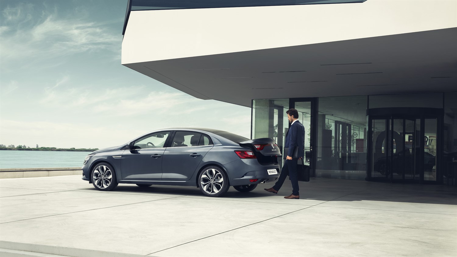 رينو ميجان سوداء