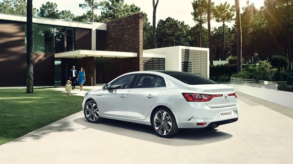 سيارة رينو ميجان بيضاء